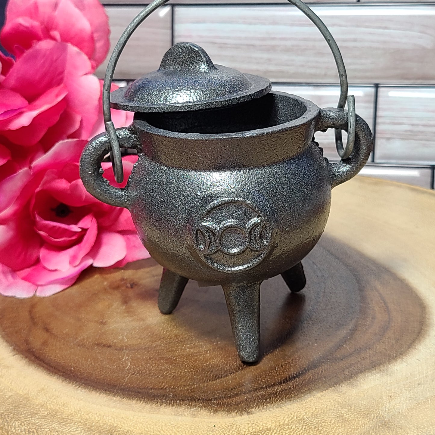 Cast Iron Smudge Pot / Cauldron with Lid